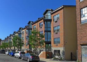 550 Watkins Street in Brooklyn, NY - Foto de edificio - Building Photo