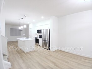 5114 Kinney Pl SW in Edmonton, AB - Building Photo - Building Photo