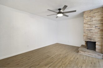 1620 N Wilmot Rd in Tucson, AZ - Building Photo - Building Photo
