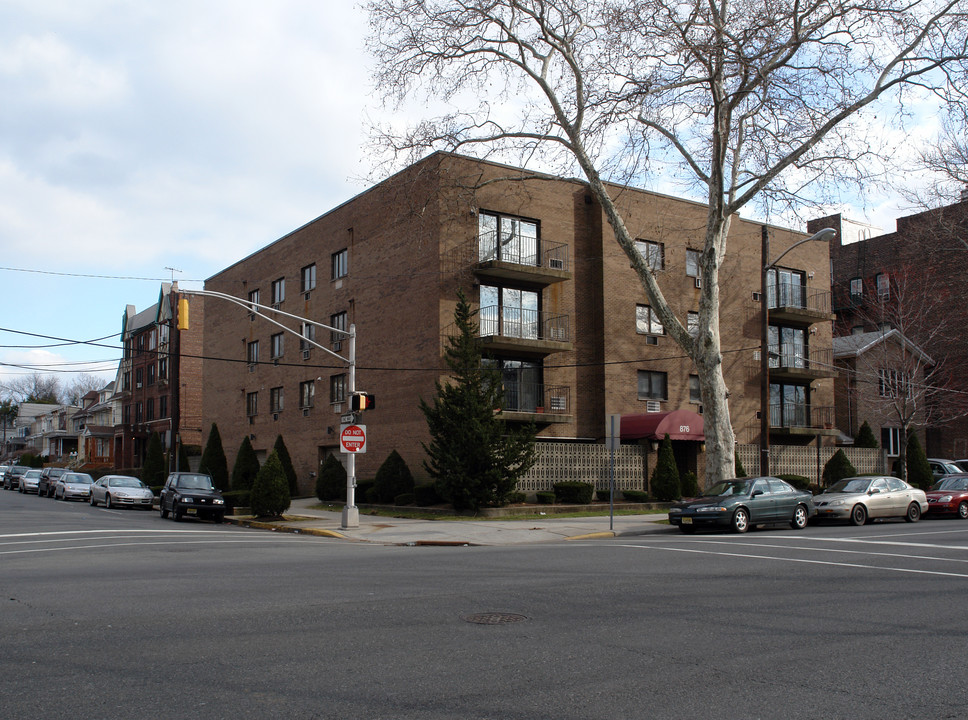 876 Jf Kennedy Blvd in Bayonne, NJ - Building Photo