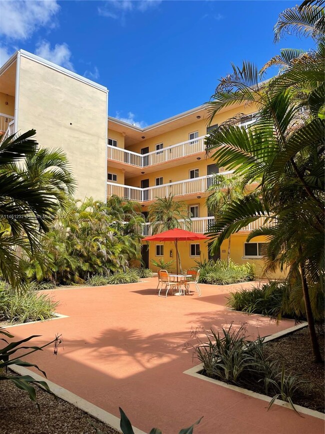 7840 Camino Real, Unit 411 in Miami, FL - Building Photo - Building Photo