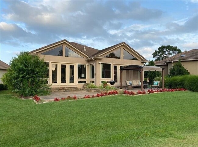 property at 17 W Augusta Ct