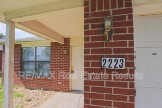 2223 W Roselawn St in Rogers, AR - Building Photo - Building Photo
