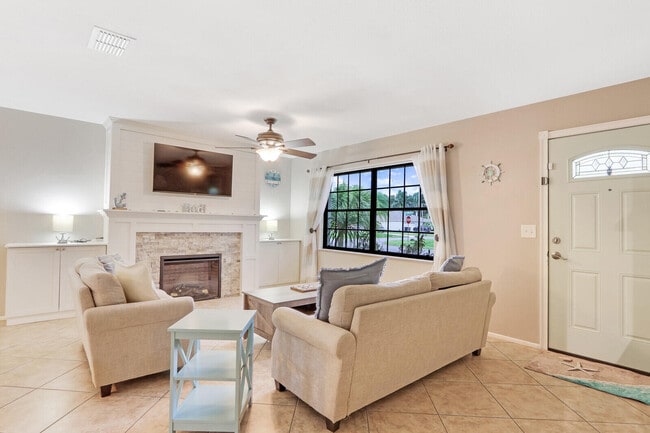 1258 SE Rickenbacker Terrace in Port St. Lucie, FL - Foto de edificio - Building Photo