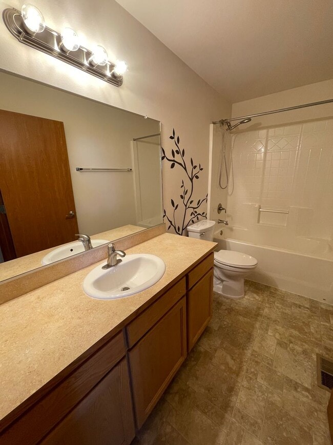 155 NE Melrose Dr in Oak Harbor, WA - Building Photo - Building Photo