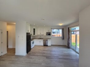 5863 Deuchars Dr in Duncan, BC - Building Photo - Building Photo