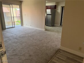 4390 Sandy River Dr in Las Vegas, NV - Building Photo - Building Photo