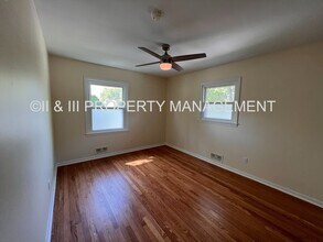 502 W Country Ln Terrace in Kansas City, MO - Building Photo - Building Photo