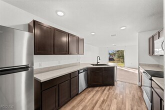 428 Piedmont St in Lehigh Acres, FL - Building Photo - Building Photo