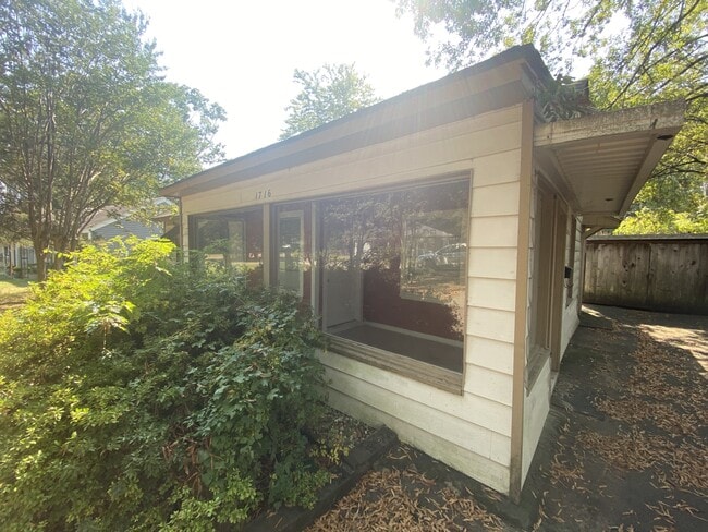1716 Lilac Cir in Little Rock, AR - Building Photo - Building Photo