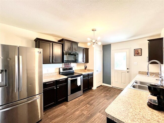 214 Wincliff Ln in Jarrell, TX - Building Photo - Building Photo