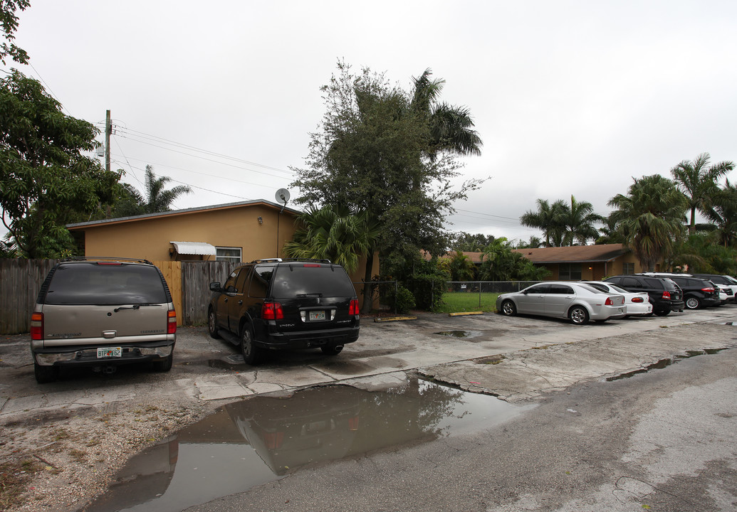 6201 Taylor St in Hollywood, FL - Building Photo