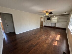 1000 Walnut St in Murray, KY - Building Photo - Building Photo