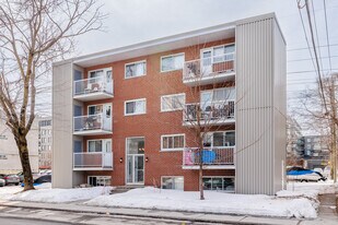 350 Ampère Av in Laval, QC - Building Photo