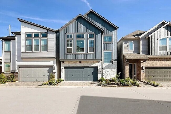 16046 Mason Run Dr in Houston, TX - Foto de edificio - Building Photo