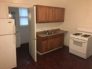 17 Glen Ave, Unit 2R in Amsterdam, NY - Building Photo - Building Photo