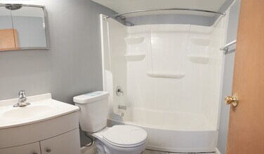 5 S Big Bend Blvd in St. Louis, MO - Foto de edificio - Building Photo