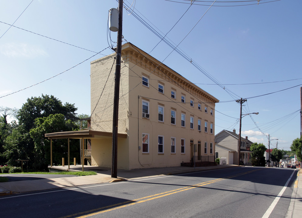 16 N Church St in Thurmont, MD - Foto de edificio