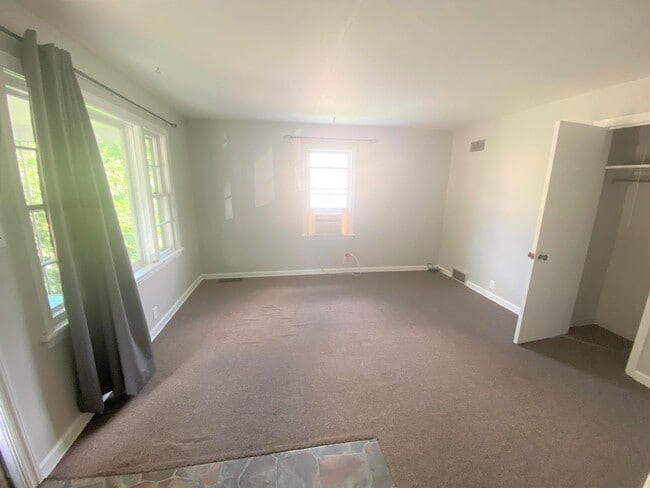 8 Clarke St in Athens, OH - Building Photo - Building Photo