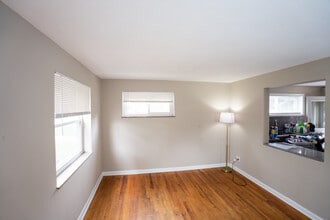 1758 Sanborn Dr in Cincinnati, OH - Foto de edificio - Building Photo