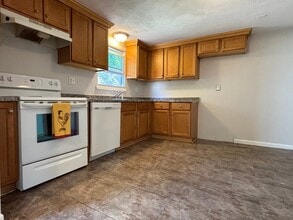 33 Atherton Rd in Foxboro, MA - Foto de edificio - Building Photo