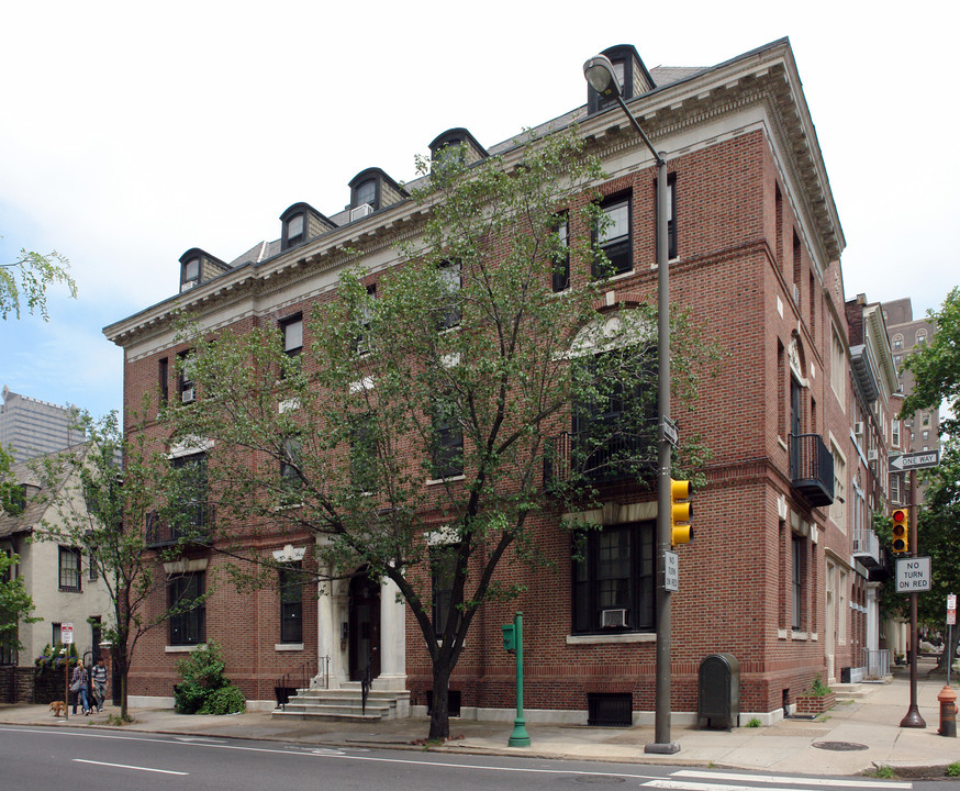 2145 Locust St in Philadelphia, PA - Building Photo