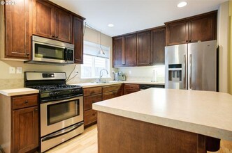 1322 SE 84th Ave in Portland, OR - Building Photo - Building Photo