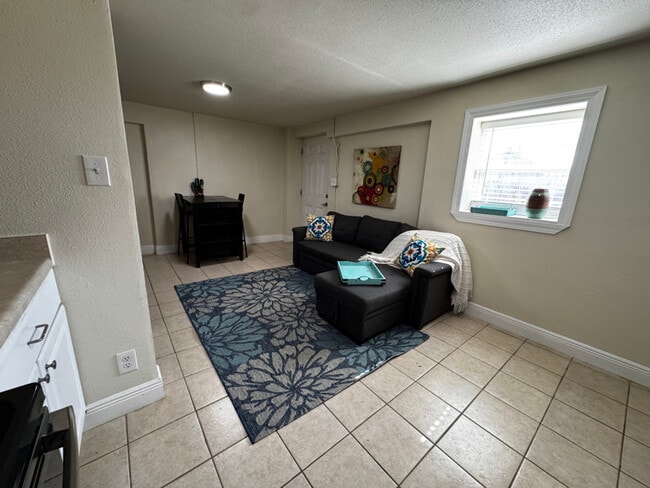 319 S Olive St in San Antonio, TX - Building Photo - Building Photo