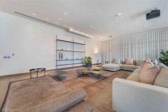 159 NE 6th St, Unit 4113 in Miami, FL - Foto de edificio - Building Photo