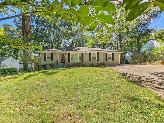 1735 Old Hickory St in Decatur, GA - Foto de edificio - Building Photo