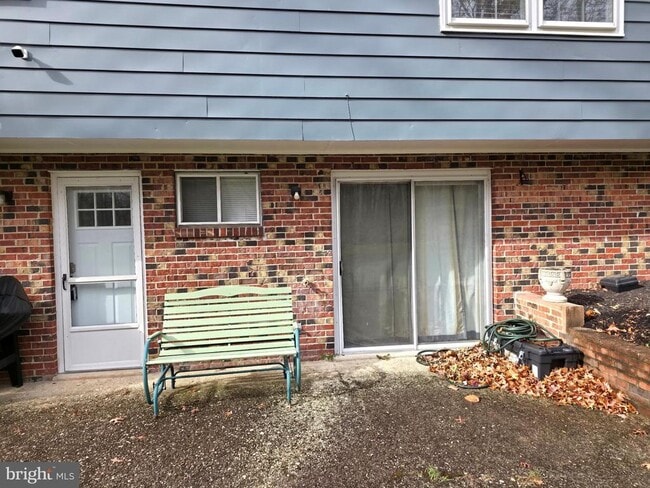 7009 Lamp Post Ln in Alexandria, VA - Building Photo - Building Photo