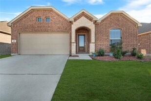 201 Wyndemere Ln in Princeton, TX - Building Photo