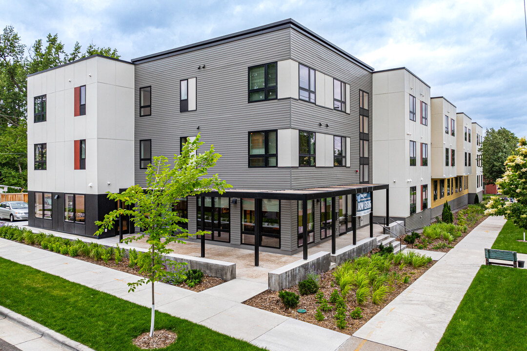 STRYKER SENIOR HOUSING in St. Paul, MN - Foto de edificio