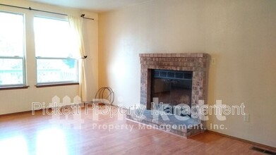 1504 NW Lakehill Cir in Silverdale, WA - Building Photo - Building Photo