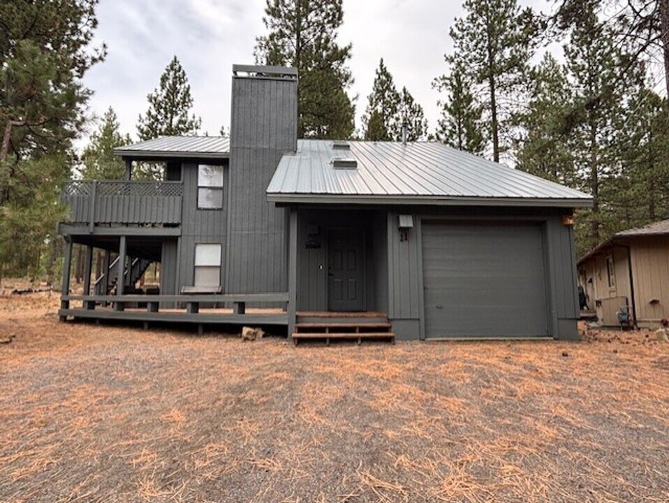 11 Deer Ln in Bend, OR - Building Photo