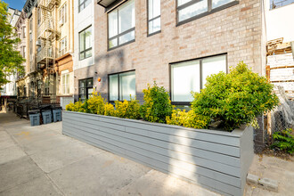 655 Franklin Ave in Brooklyn, NY - Foto de edificio - Building Photo