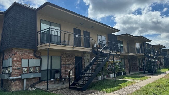 property at 10802 Kingspoint Rd