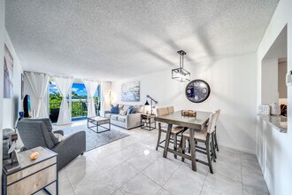 3581 S Ocean Blvd in South Palm Beach, FL - Building Photo - Building Photo
