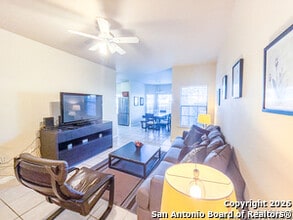 6160 Eckhert Rd in San Antonio, TX - Foto de edificio - Building Photo