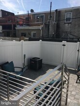 1008 S 17th St in Philadelphia, PA - Foto de edificio - Building Photo