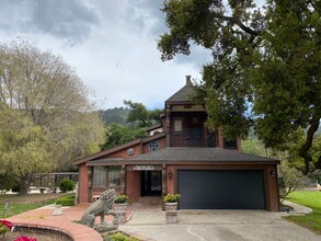 10484 Creek Rd in Ojai, CA - Building Photo - Building Photo