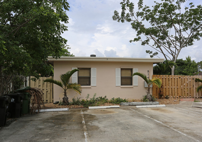 814 NE 14th Pl in Fort Lauderdale, FL - Building Photo - Building Photo