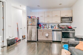 55 Brooklyn Ave in Brooklyn, NY - Building Photo - Interior Photo