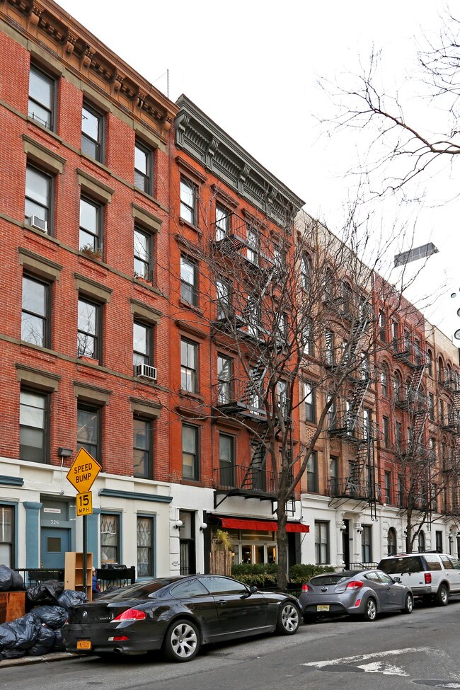 328 W 17th St in New York, NY - Building Photo - Building Photo