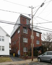 Fairfield Townhouse At Woodmere in Woodmere, NY - Foto de edificio - Building Photo