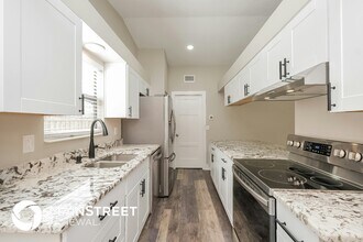 12333 Hidden Brook Dr in Tampa, FL - Building Photo - Building Photo