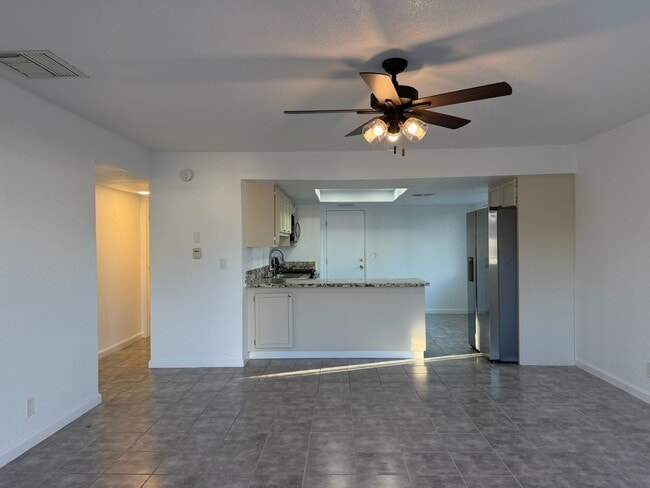 204 W Robertson Rd in Ridgecrest, CA - Building Photo - Building Photo