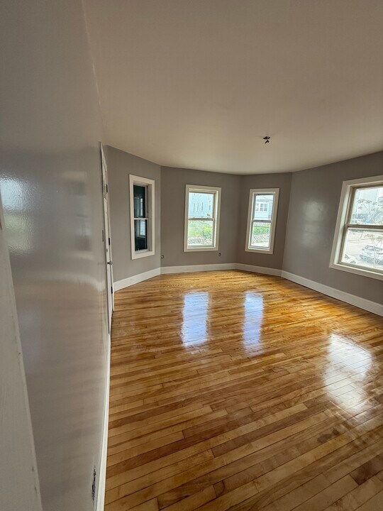 70 Fox St, Unit # 2 Fox St in Worcester, MA - Foto de edificio