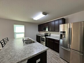 4920 Kensington Ln in Crestview, FL - Building Photo - Building Photo