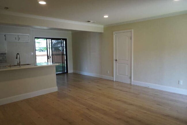 8021 Glen Eva Way in Citrus Heights, CA - Building Photo - Building Photo